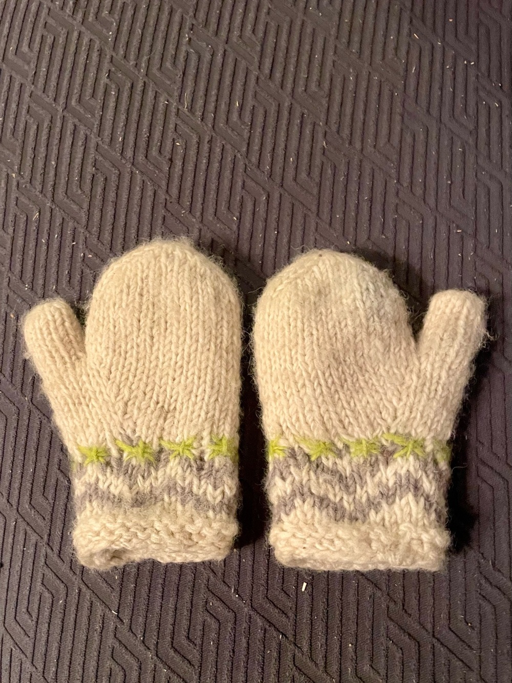 Kids Mittens - Picture 2 of 4